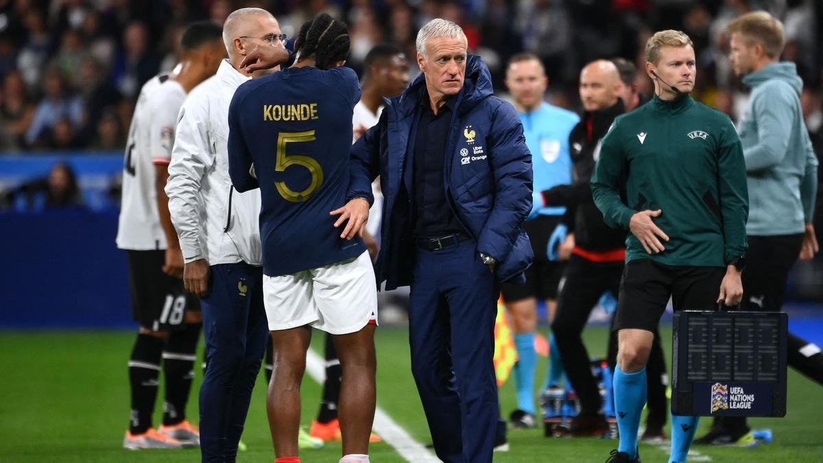 Koundé y Deschamps, tras la lesión que sufrió el central azulgrana en París.