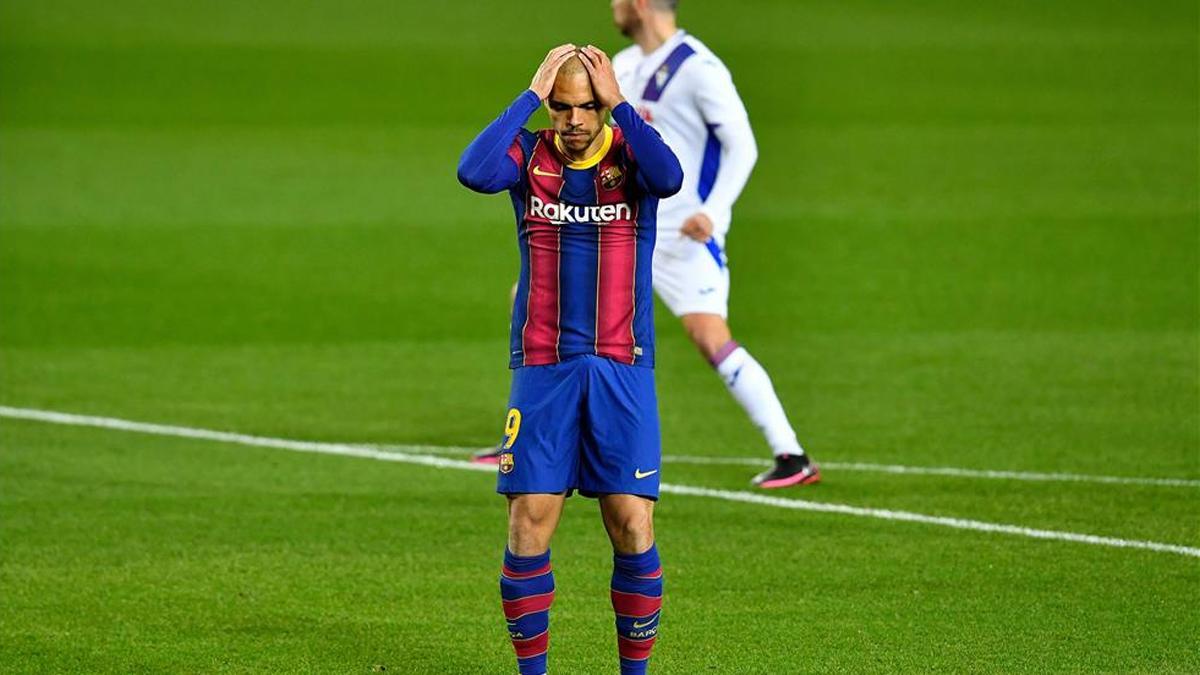 Braithwaite se lamenta tras fallar el penalti