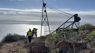Endesa retira el centro de transformación más inaccesible de Canarias: así fue la complicada maniobra con un helicóptero