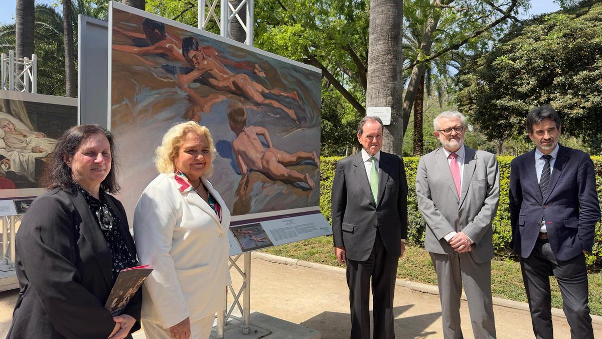 Pilar Tébar, María José Ferrer, Jaime Alfonsín, Miguel Falomir y José Luís Moreno junto a la obra de Sorolla.