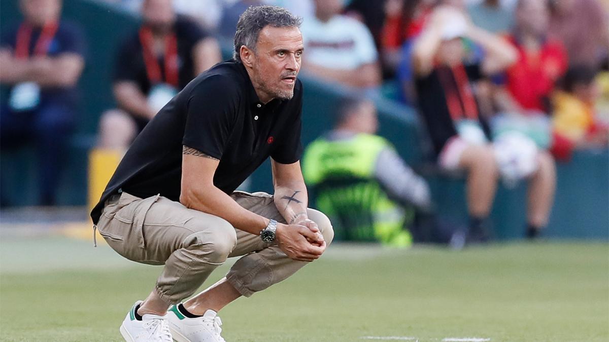 Luis Enrique, atento durante el partido ante Portugal