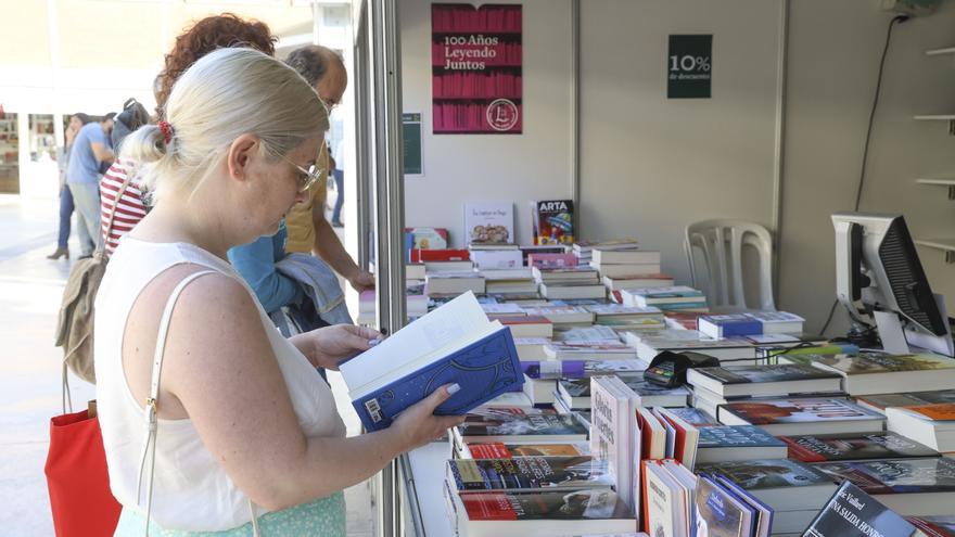 Un trivial para clausurar la Feria del Libro de Alicante