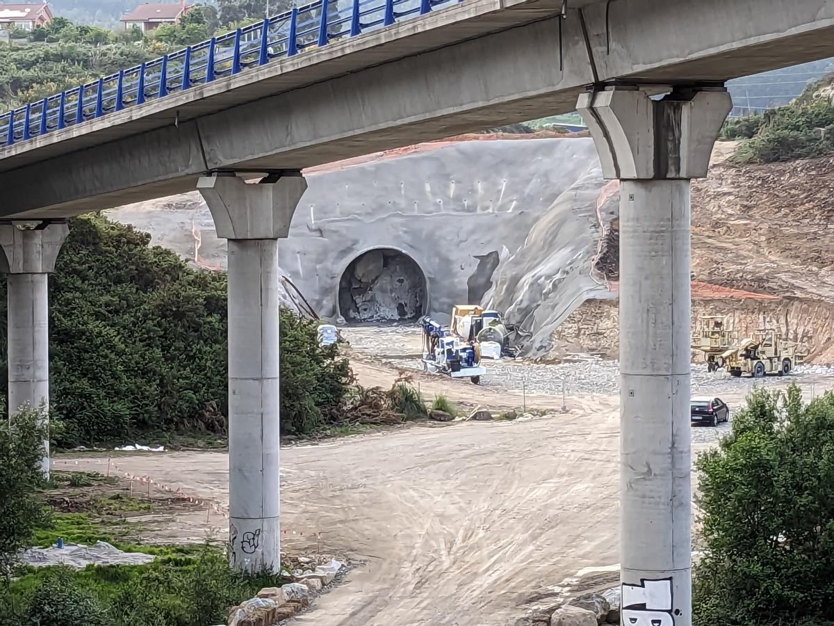 La obra del tren a Langosteira avanza con nuevas voladuras