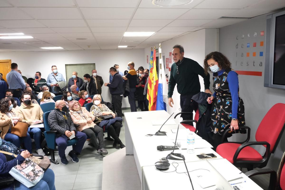 El concejal Manuel Jiménez ha participado en el inicio de la Asamblea para explicar las ayudas municipales