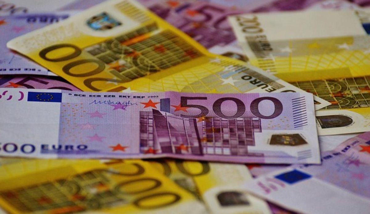 Imagen de archivo de billetes de euro.