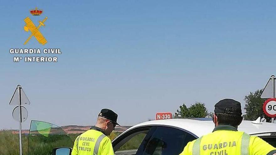 La Guardia Civil investiga a una personacomo presunta autora de tres delitos contrala seguridad del tráfico