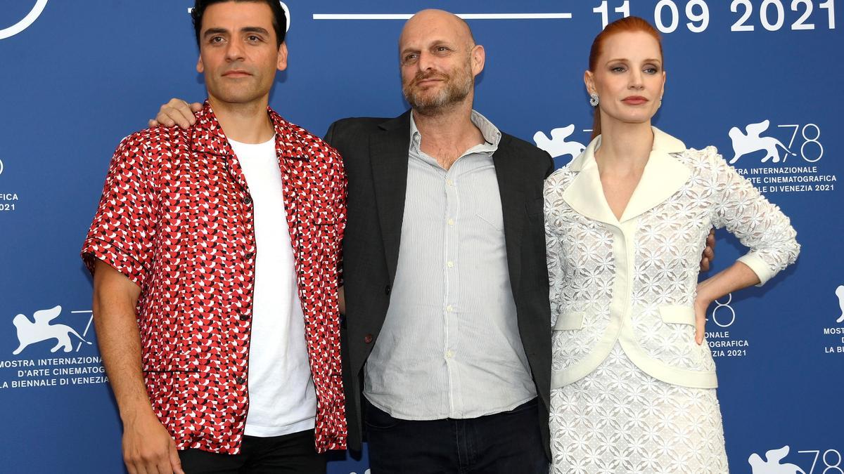 Oscar Isaac y Jessica Chastain en la presentación de la producción de HBO.