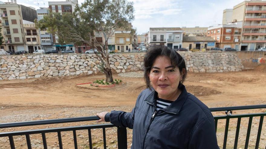 Salva de la dana a la anciana para la que trabajaba en Paiporta y le niegan los papeles por no estar empadronada