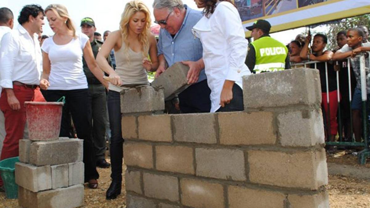 Shakira, Howard Buffett, María Emma Mejía y la Alcaldesa Judith Pinedo Flórez.