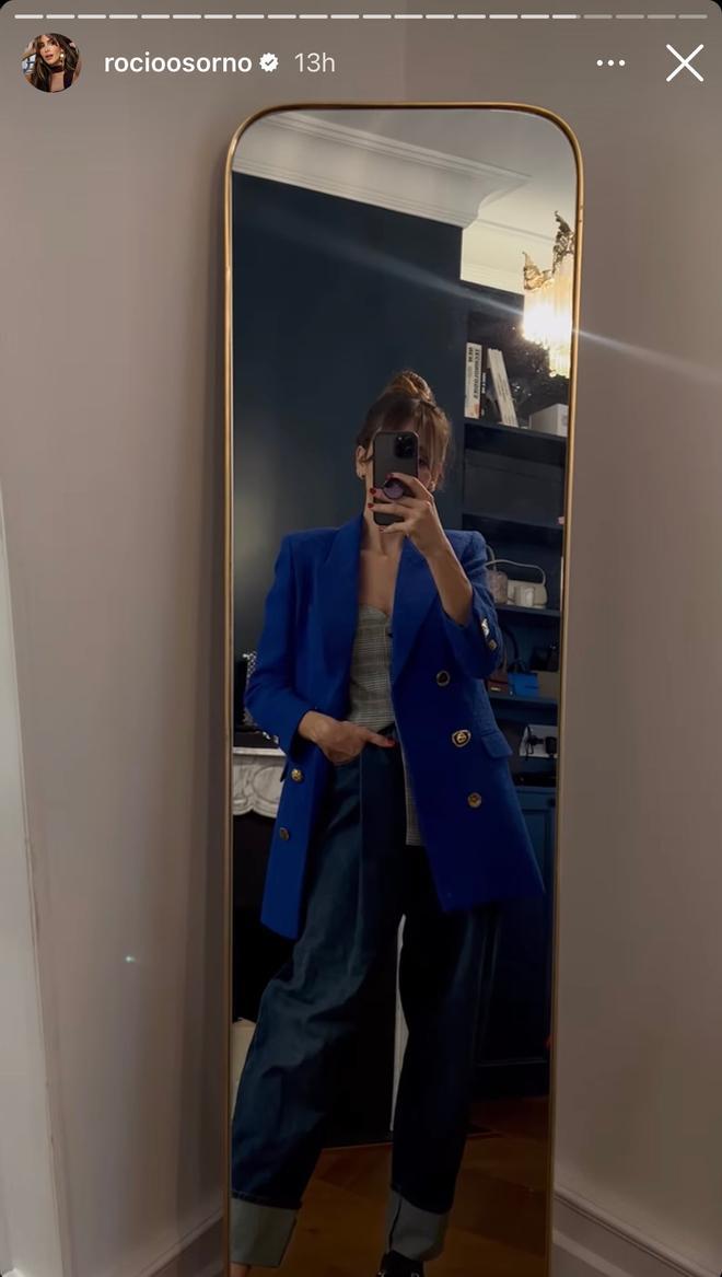 Rocío Osorno con 'blazer' estructurada en azul de Zara