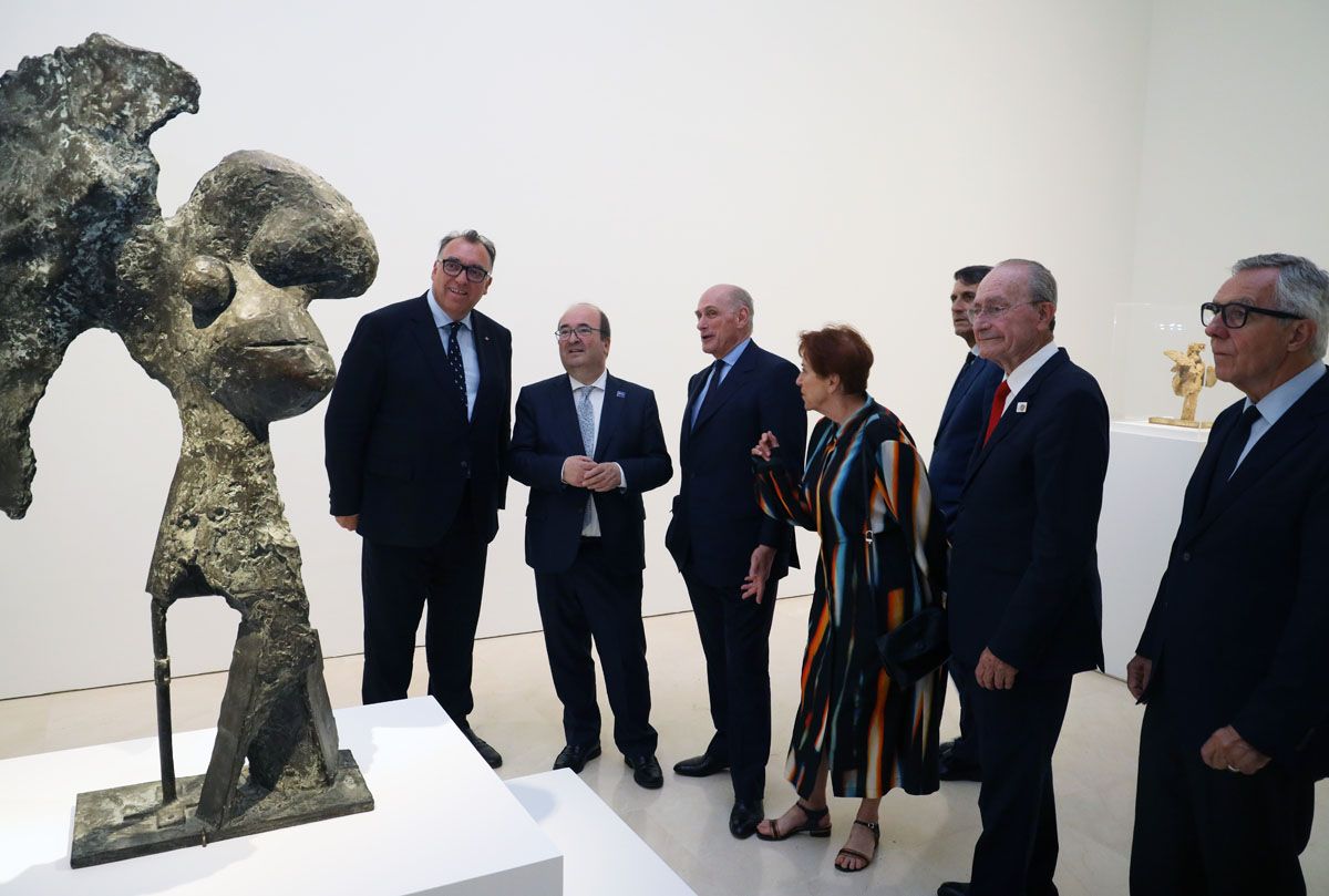 El ministro de Cultura Miquel Iceta visita la nueva exposición del Museo Picasso Málaga.