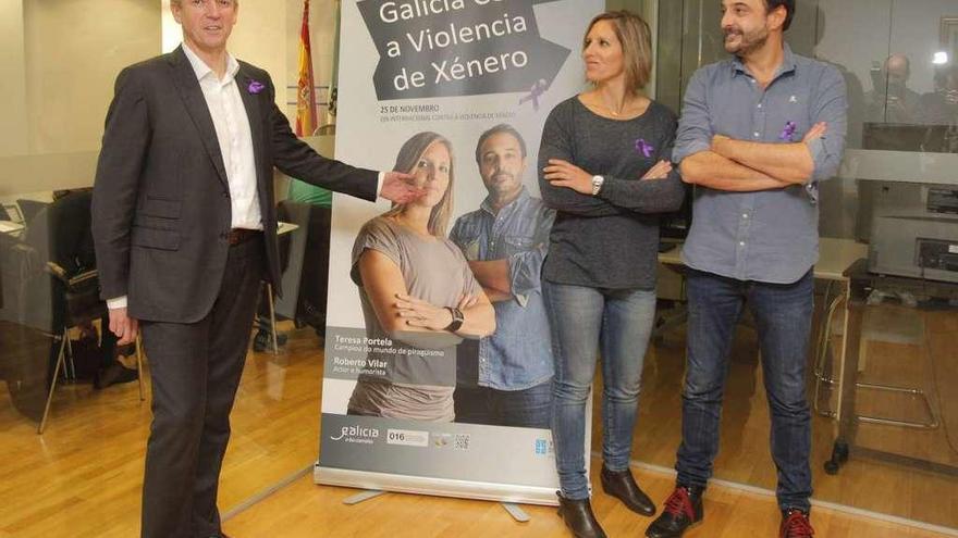 Alfonso Rueda junto a Teresa Portela y Roberto Vilar en la presentación de la campaña. // Xoán Álvarez