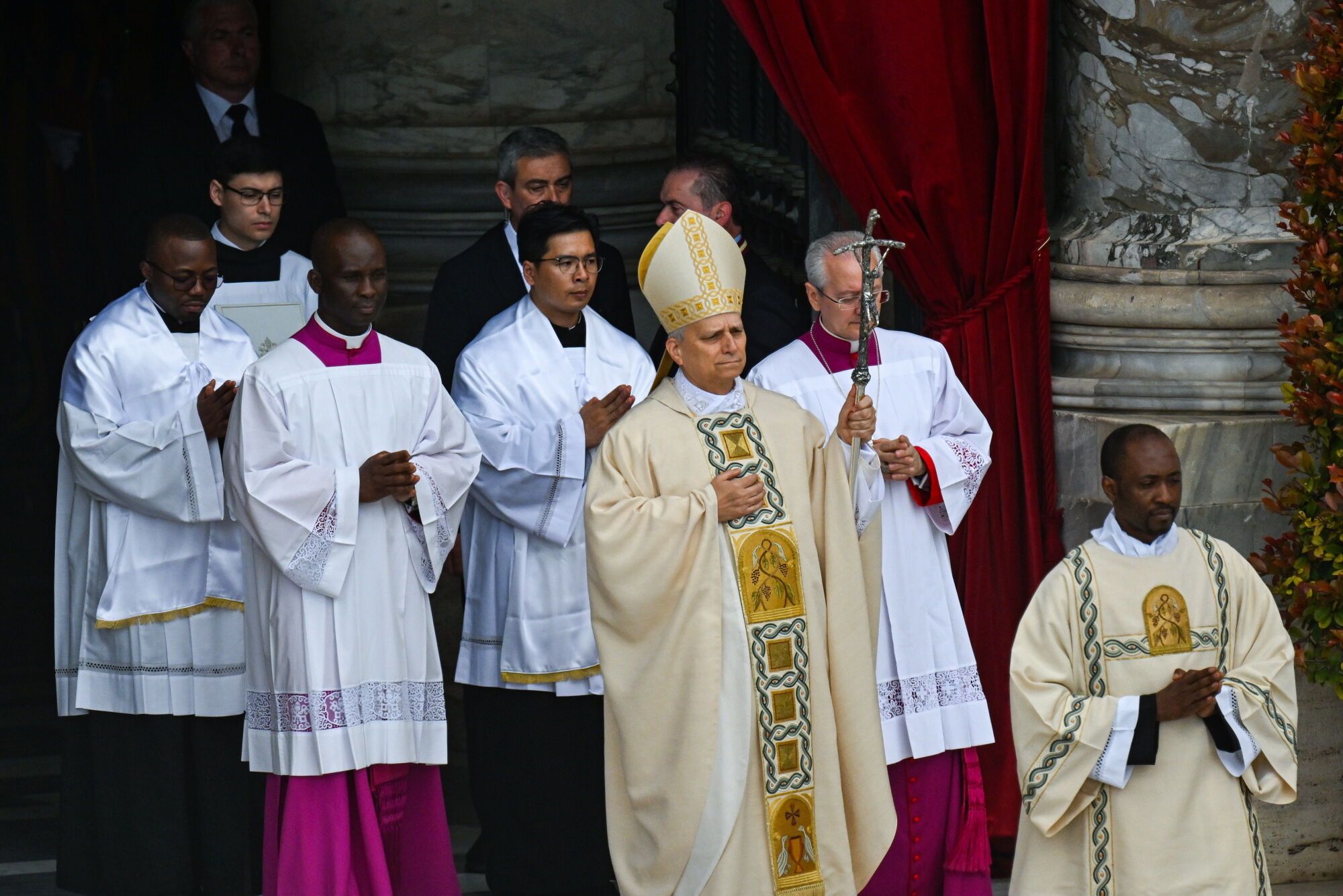 Vatican Cty (Vatican City State (Holy See)), 18/05/2025.- Pope Leo XIV (C) leads theÂ Holy Mass for the Beginning of the Pontificate, at St. Peter&#039;s Square, in Vatican City, 18 May 2025. (Papa) EFE/EPA/DAREK DELMANOWICZ POLAND OUT. POLAND OUT