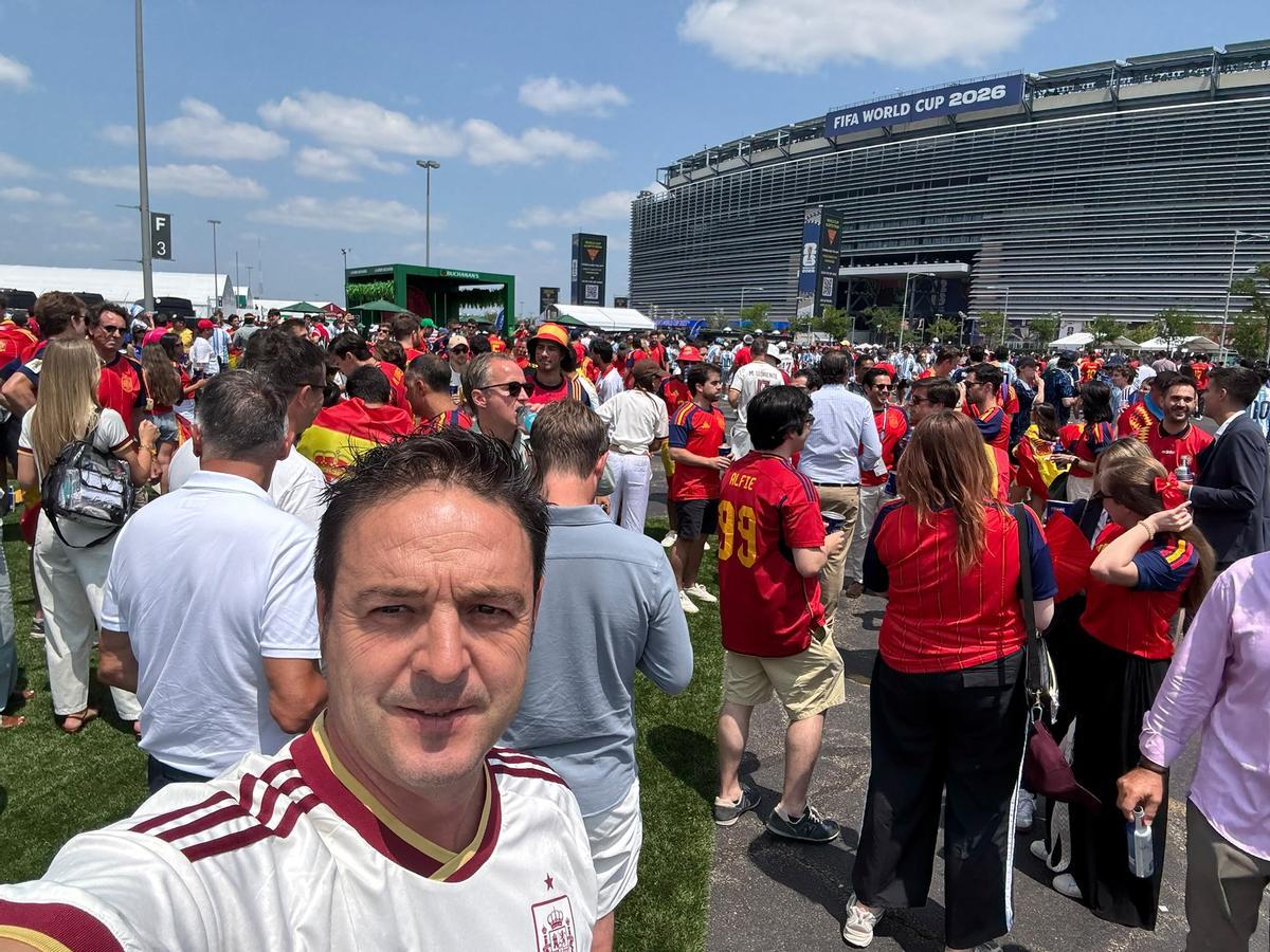 Pedro Sancho, el aragonés que estuvo en la final del mundial en una selfi durante la previa