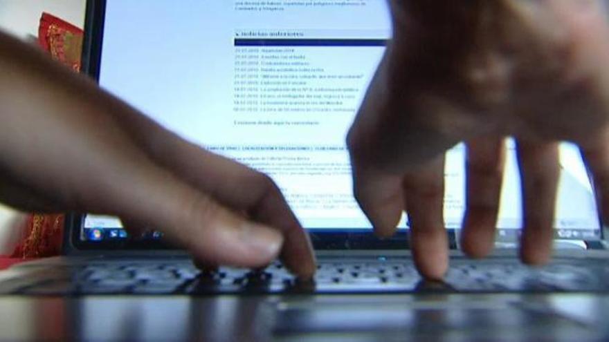 Achacan a un hacker la publicación de datos personales de funcionarios