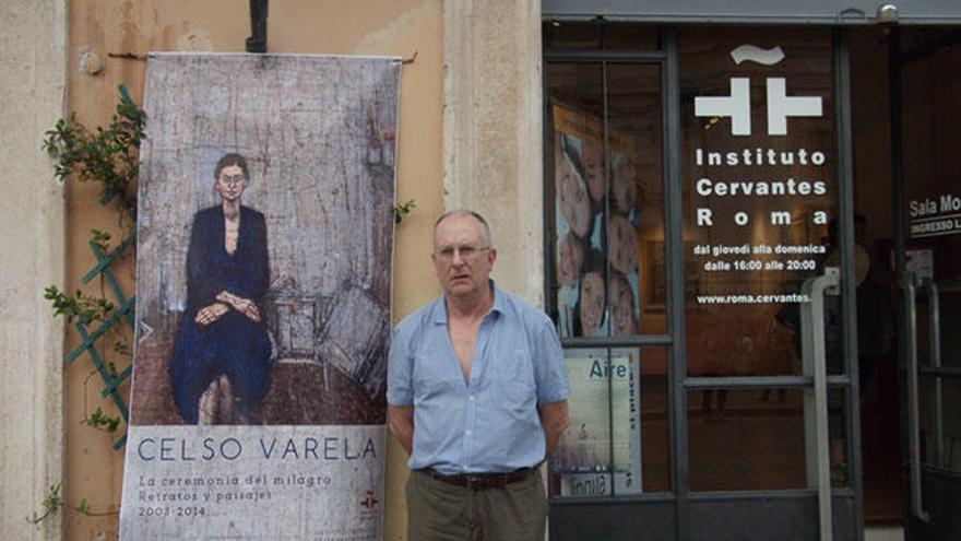 Celso Varela, a la entrada del Instituto Cervantes de Roma.