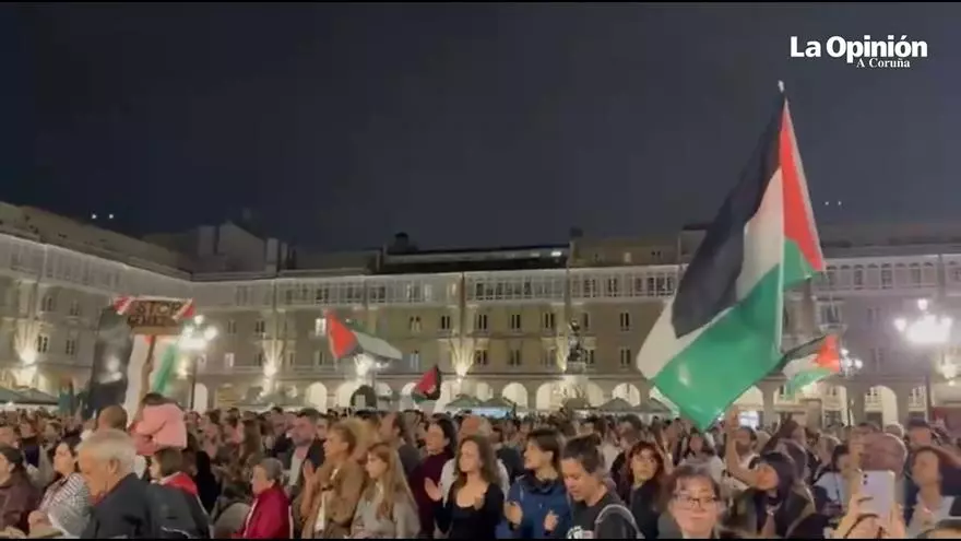 Llegada a María Pita de la manifestación por el ataque a la flotilla