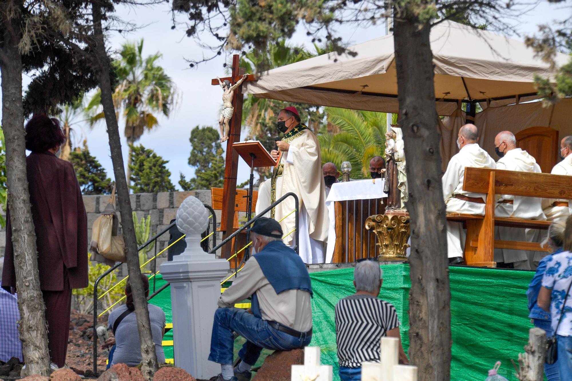 Día de Todos los Santos en el cementerio de San Lázaro (01/11/2021)