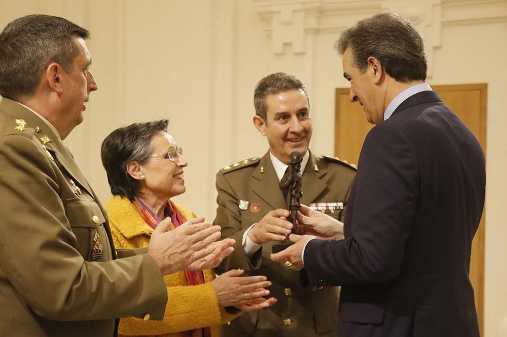 Entrega de condecoraciones en la Subdelegación de Defensa