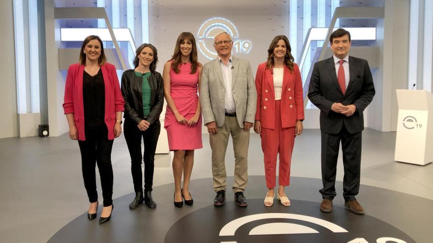 La movilidad y los pactos tensan el debate de los candidatos a la alcaldía