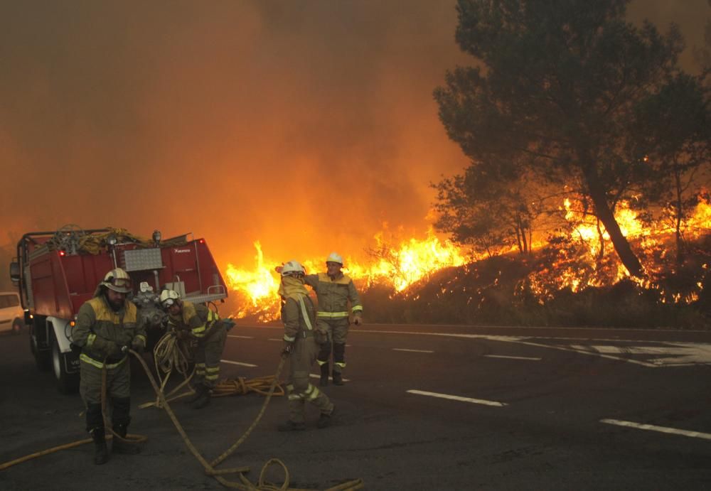 La ola de incendios forestales alcanzan a Santiago