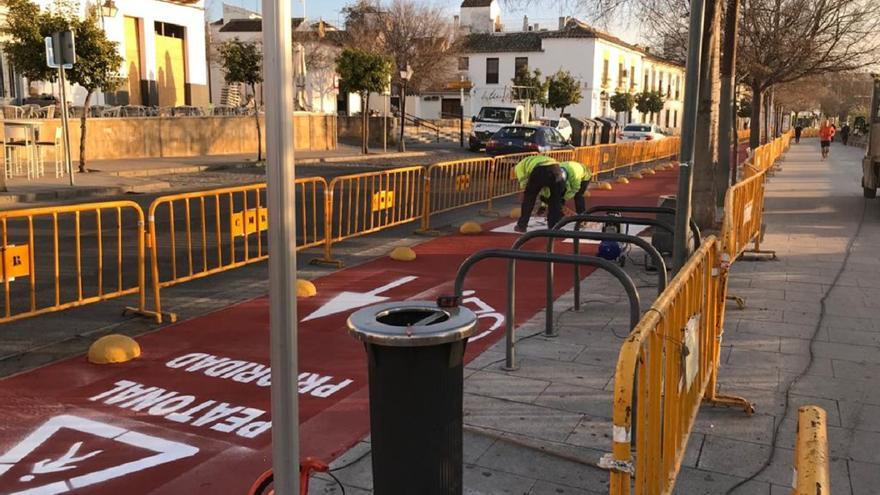 Indemnización para un hombre cuya bici adaptada a su silla de ruedas se rompió por el mal estado del carril bici