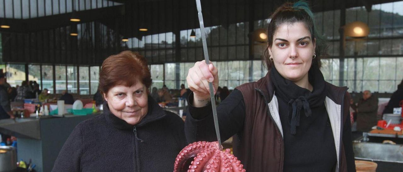 Lola y Olalla, esta última una de las jóvenes sucesoras de una saga familiar y centenaria.