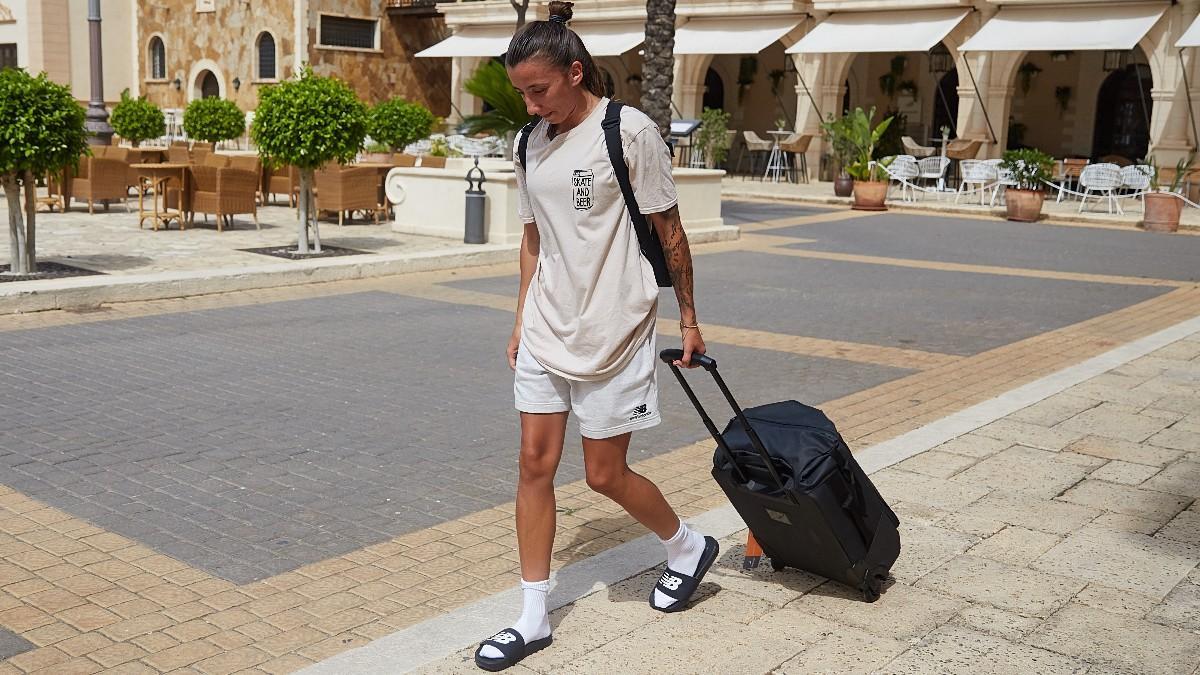 Sheila García, desconsolada tras abandonar la concentración de España