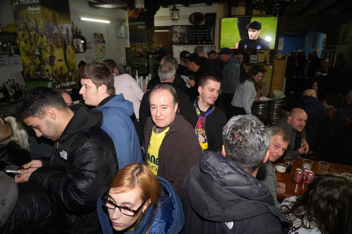 Galería: La lluvia no impide a la afición amarilla perderse el Villarreal-Ajax