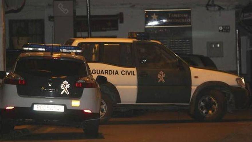 El fratricida de Almería sigue atrincherado desde anoche