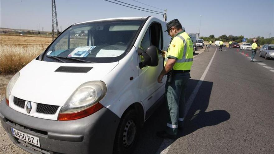 Tráfico pone en marcha una campaña en la que controlará unos 1.300 camiones y furgonetas