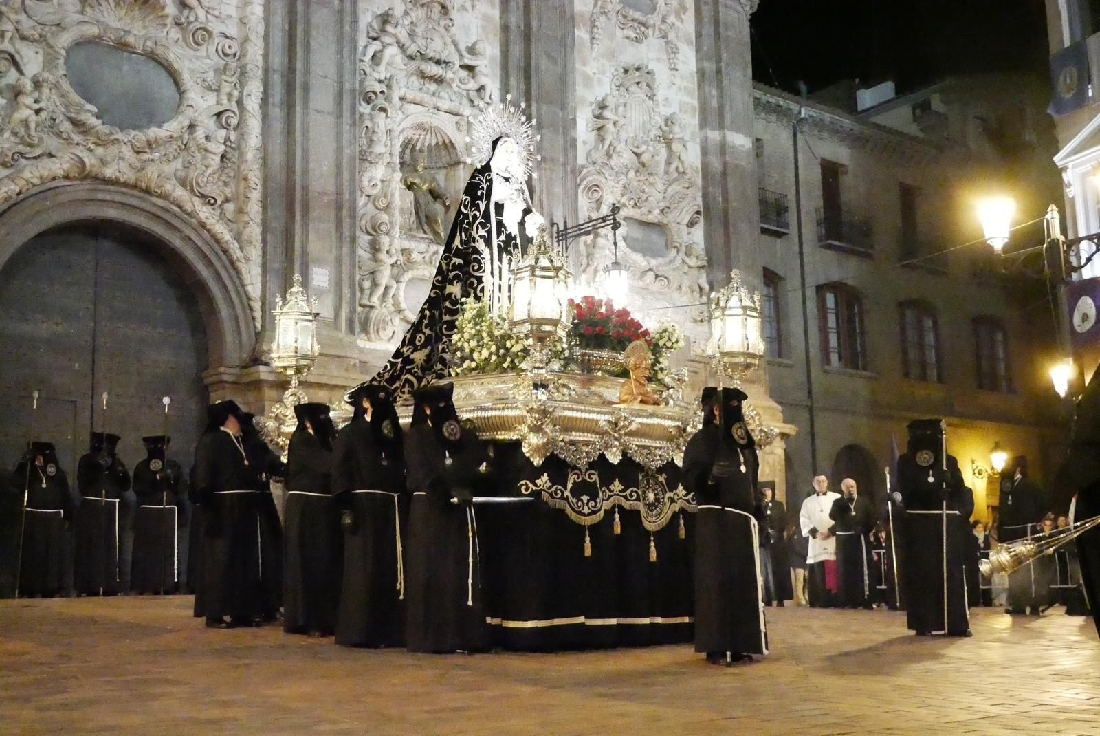 En imágenes | Zaragoza se conmueve con el 'Encuentro' de Jesús del Calvario y la Virgen de los Dolores