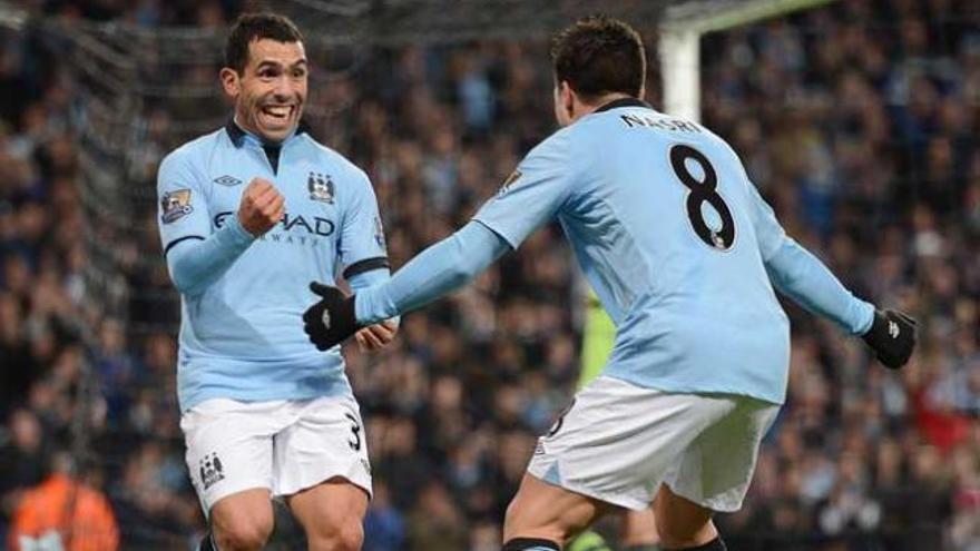 Tévez celebra uno de sus goles.