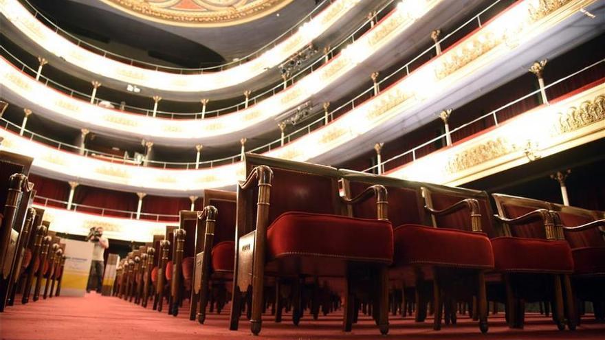 Las antiguas butacas del Teatro Principal saldrán a venta pública mañana