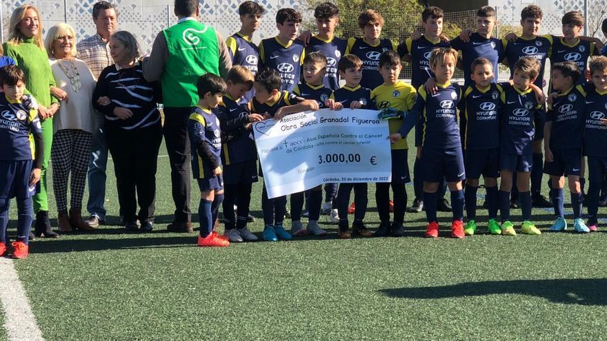 La Escuela de Fútbol Granadal Figueroa de Córdoba dona 3.000 euros a la AECC
