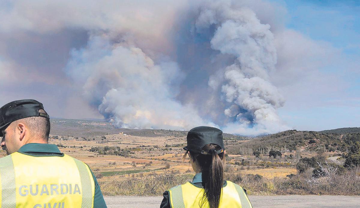 Columna de humo provocada por el incendio de Viver en sus primeros momentos.