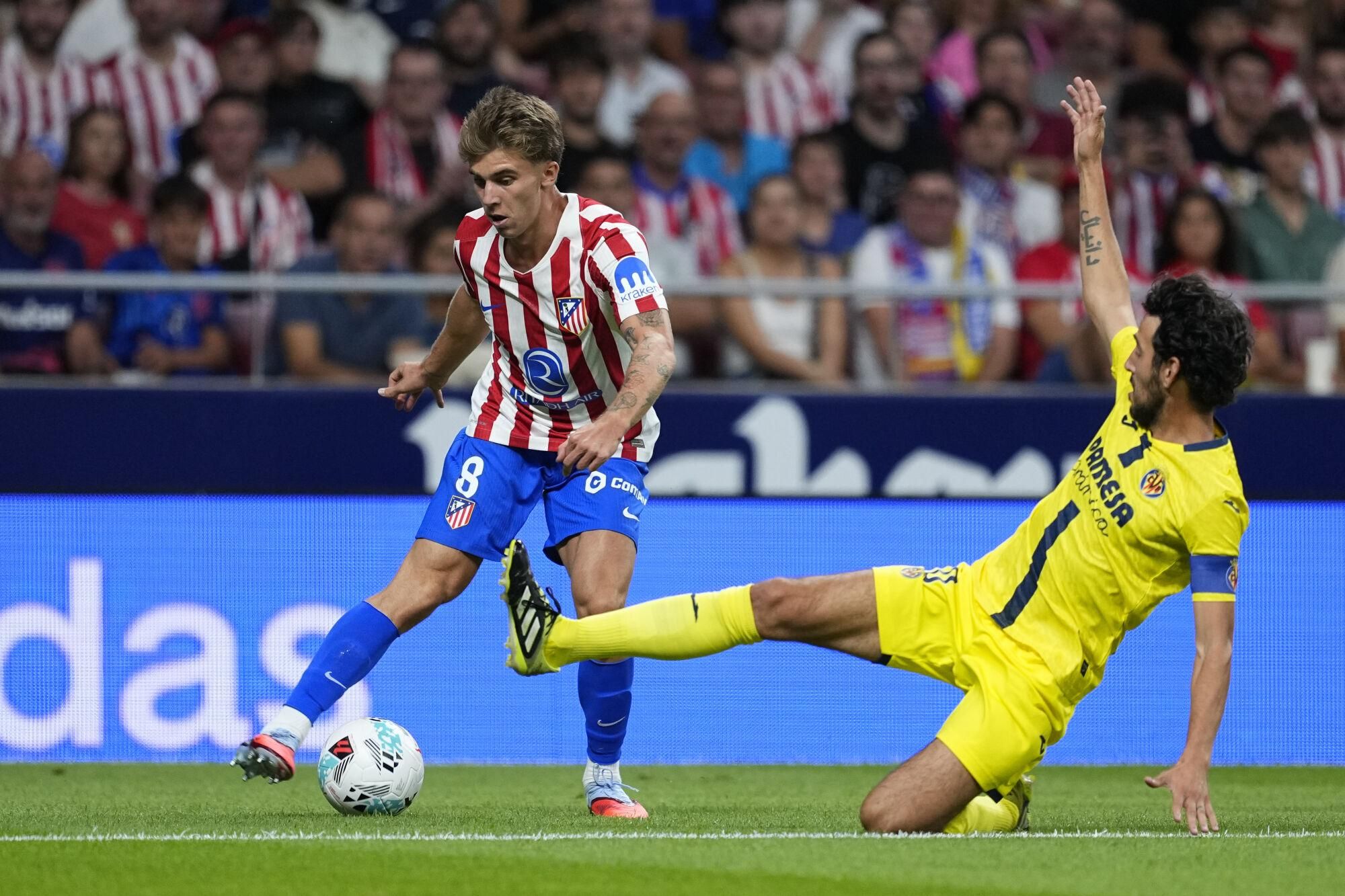 Pablo Barrios of Atletico de Madrid and Dani Parejo of Villarreal CF in action during the Spanish League, LaLiga EA Sports, football match played between Atletico de Madrid and Villarreal CF at Riyadh Air Metropolitano stadium on September 13, 2025, in Madrid, Spain. AFP7 13/09/2025 ONLY FOR USE IN SPAIN. Oscar J. Barroso / AFP7 / Europa Press;2025;SOCCER;SPAIN;SPORT;ZSOCCER;ZSPORT;Atletico de Madrid v Villarreal CF - LaLiga EA Sports