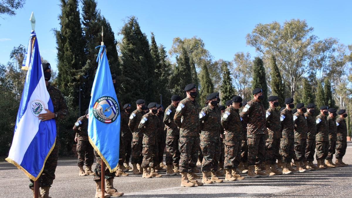 Formación del contingente salvadoreño.