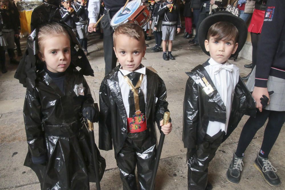 Los más pequeños celebran el Viernes de Dolores en Orihuela