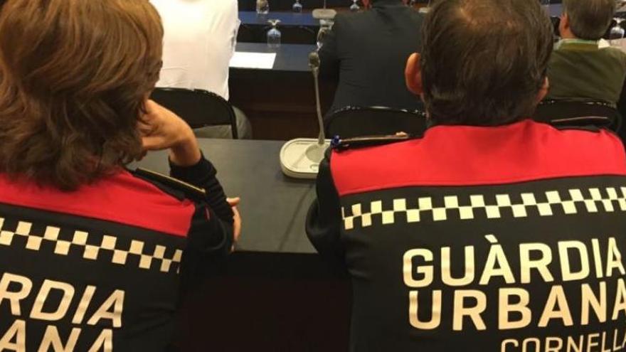 Un agent de la Guàrdia Urbana salva una nena de dos anys de morir ofegada