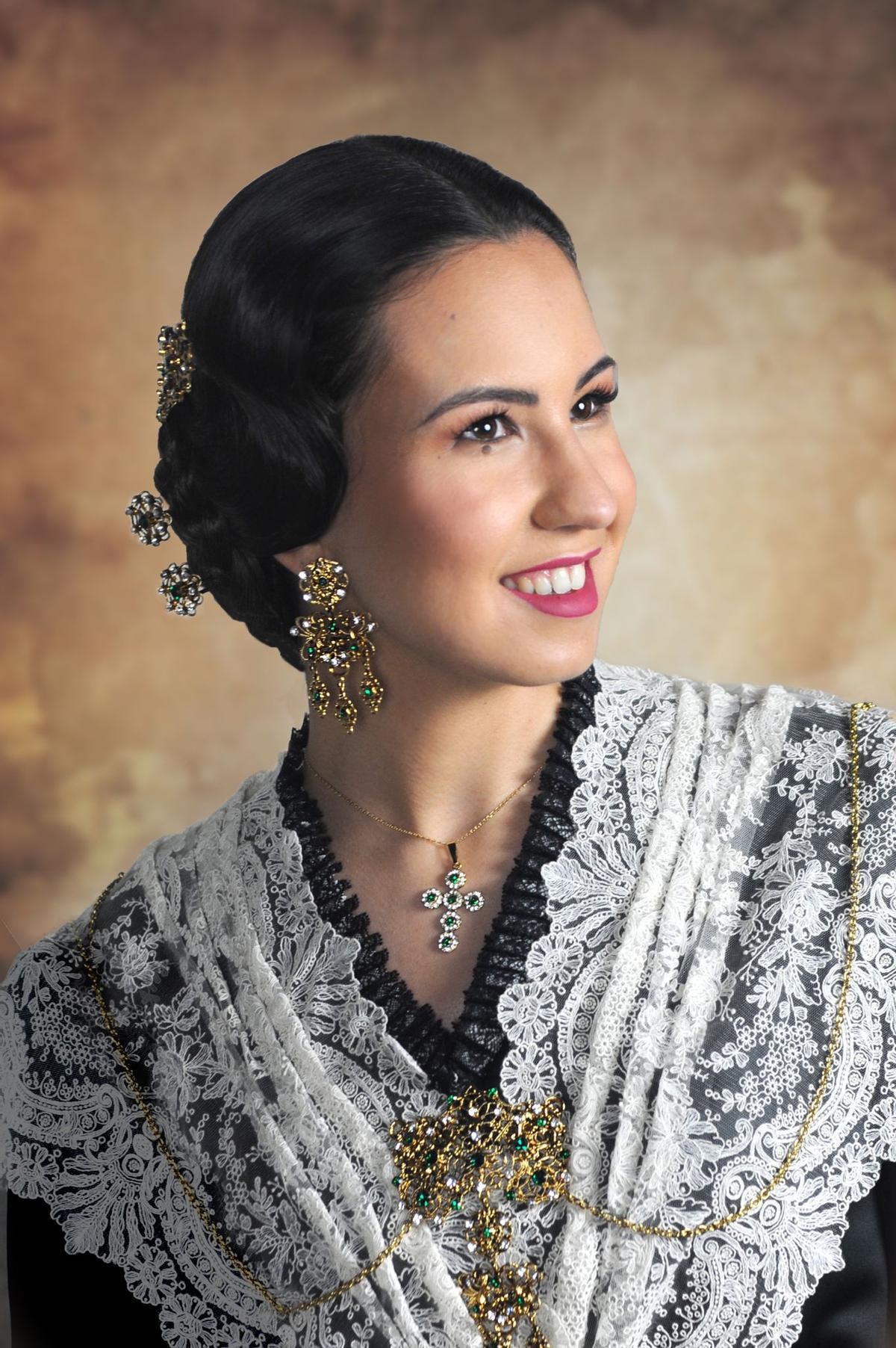 María Rodríguez, vestida de castellonera.