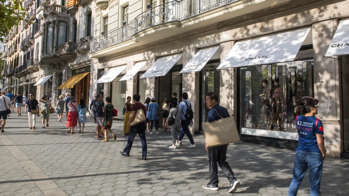 Tiendas de lujo en el paseo de Gràcia de Barcelona