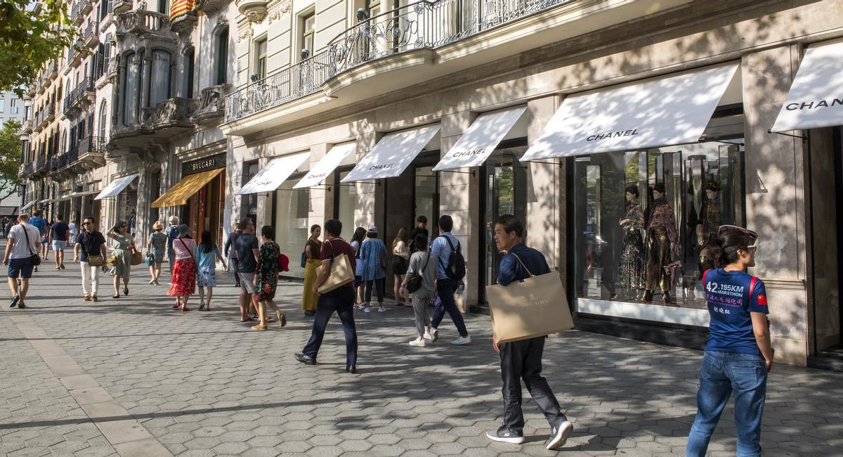 Tiendas de lujo en el Paseo de Gracia de Barcelona