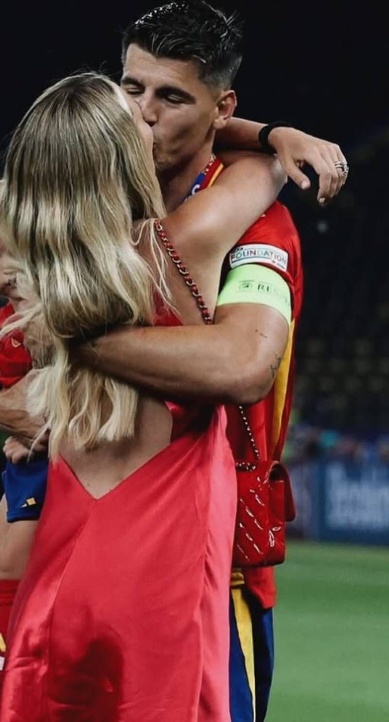 Solo un mes antes de romper, se dejaron ver supercariñosos en la final de la Eurocopa 2024.