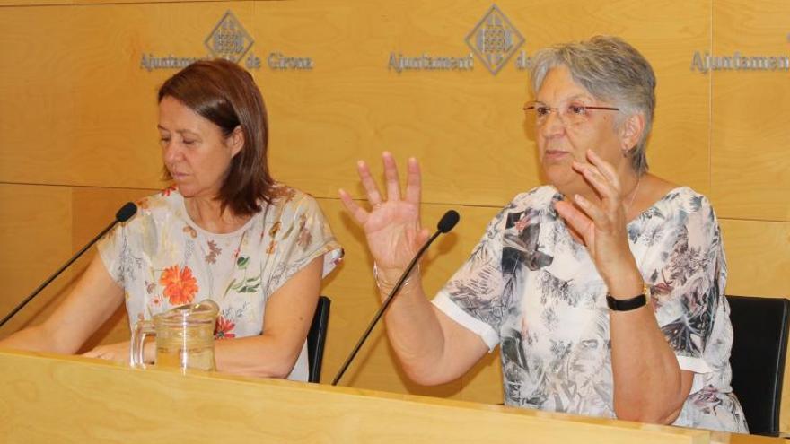 L´alcaldessa de Girona, Marta Madrenas, al costat de Rosa Maria Falgàs el mes de juny passat en la presentació de l´Assemblea General de l´Associació Europea per a l´Educació d´Adults