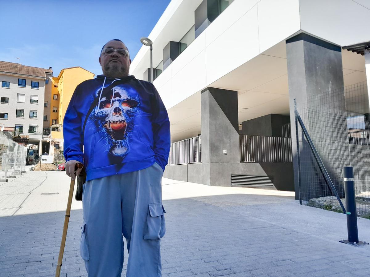 Félix González, tras salir del centro de salud.