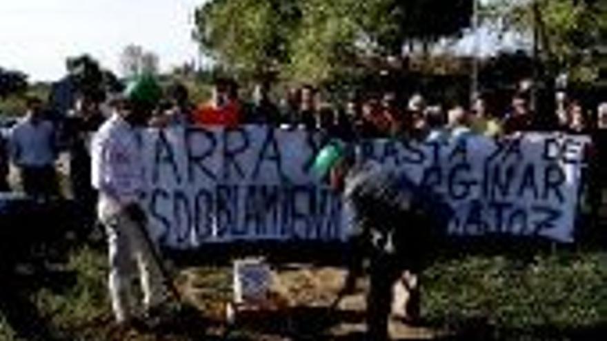 CELDRAN Y PAREJO PONEN LA PRIMERA PIEDRA SIMBOLICA