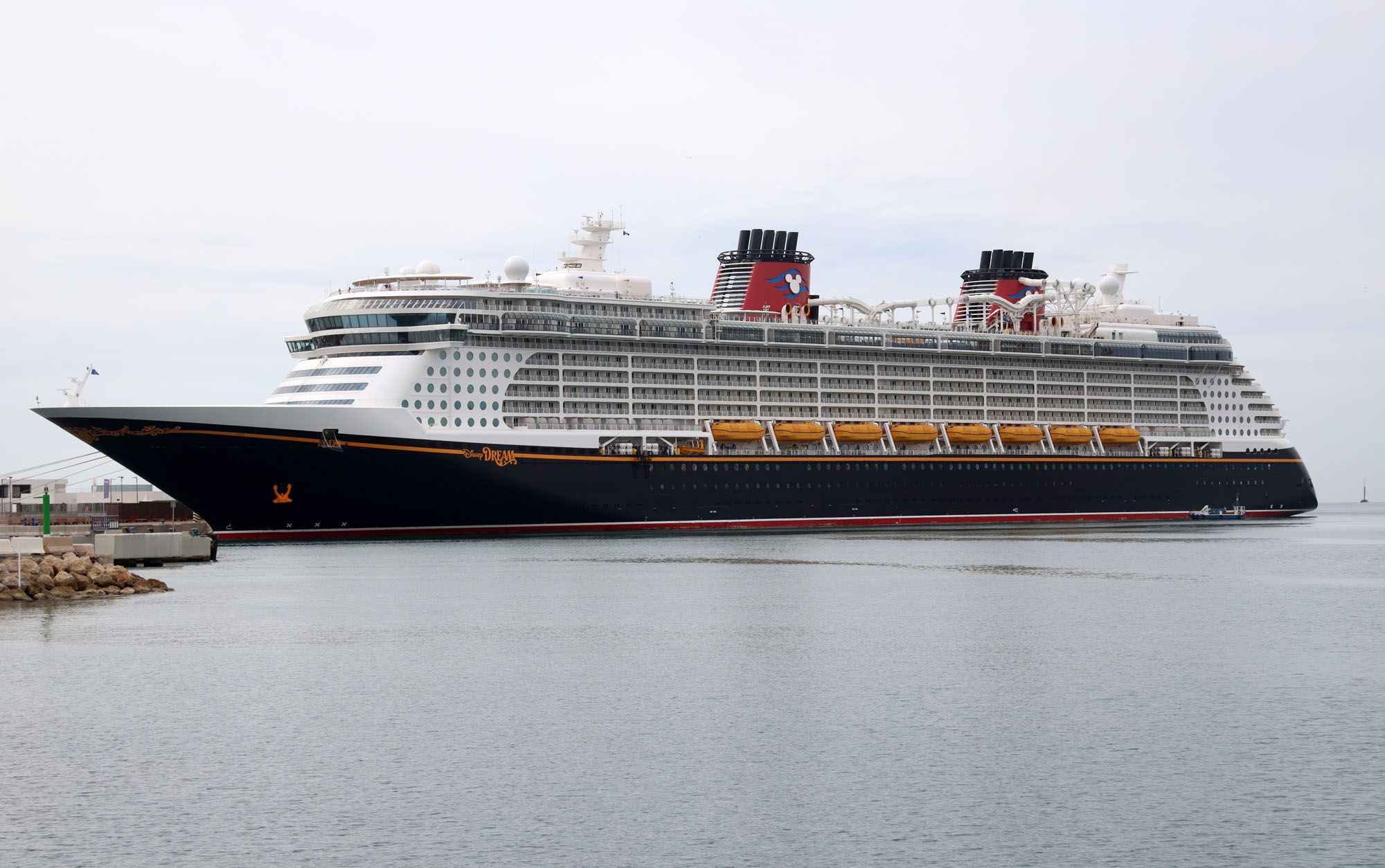 Primera escala del crucero Disney Dreams en el puerto de Málaga