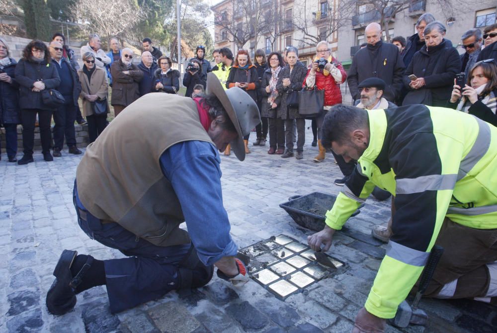 Girona col·loca llambordes per recordar les víctimes dels nazis