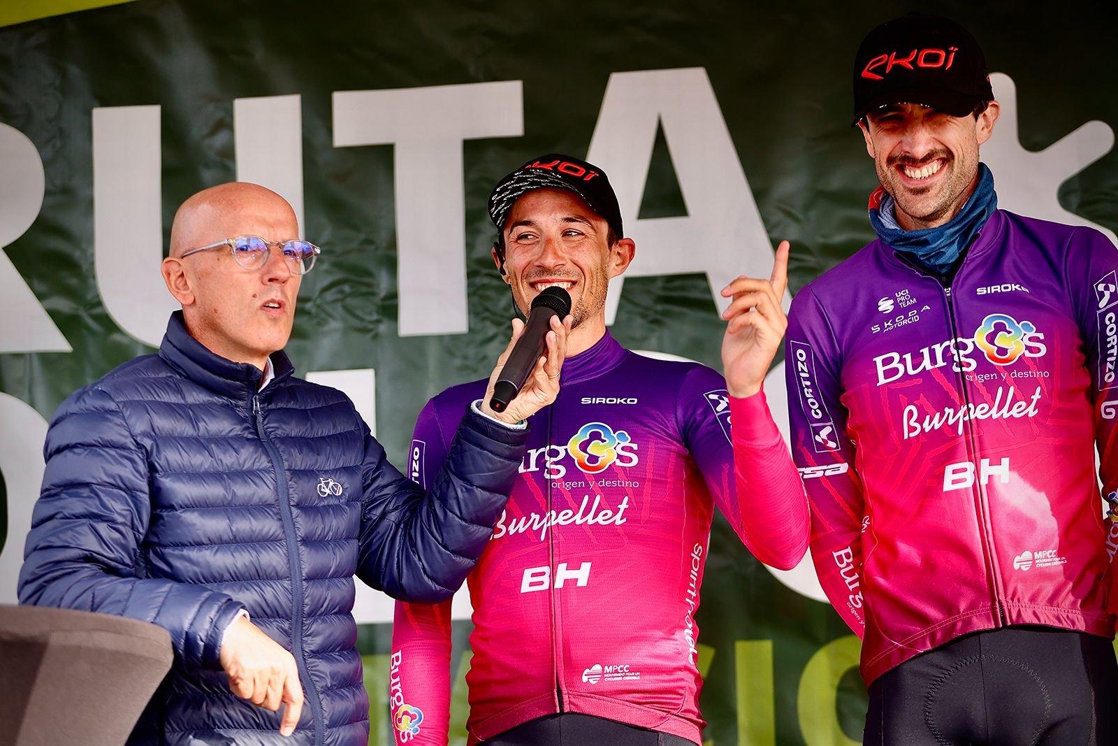 La salida de la etapa de Córdoba de la Vuelta a Andalucía en imágenes